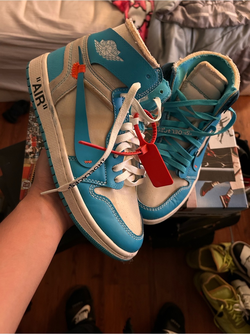 Jordan 1 Retro High Off-White
UNC